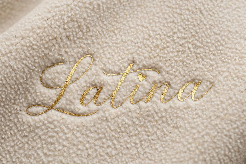 Latina Gold Script Sweatshirt | Sudadera Crema Latina Elegante
